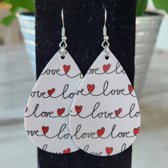 NEW Red Love Valentines Day Teardrop Earrings - Picture 2 of 3